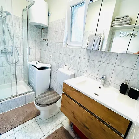 Sonnige Terrassenwohnung Apartman