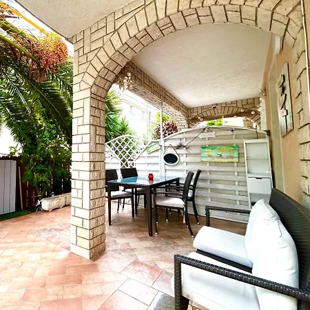Sonnige Terrassenwohnung Апартаменты Медулин